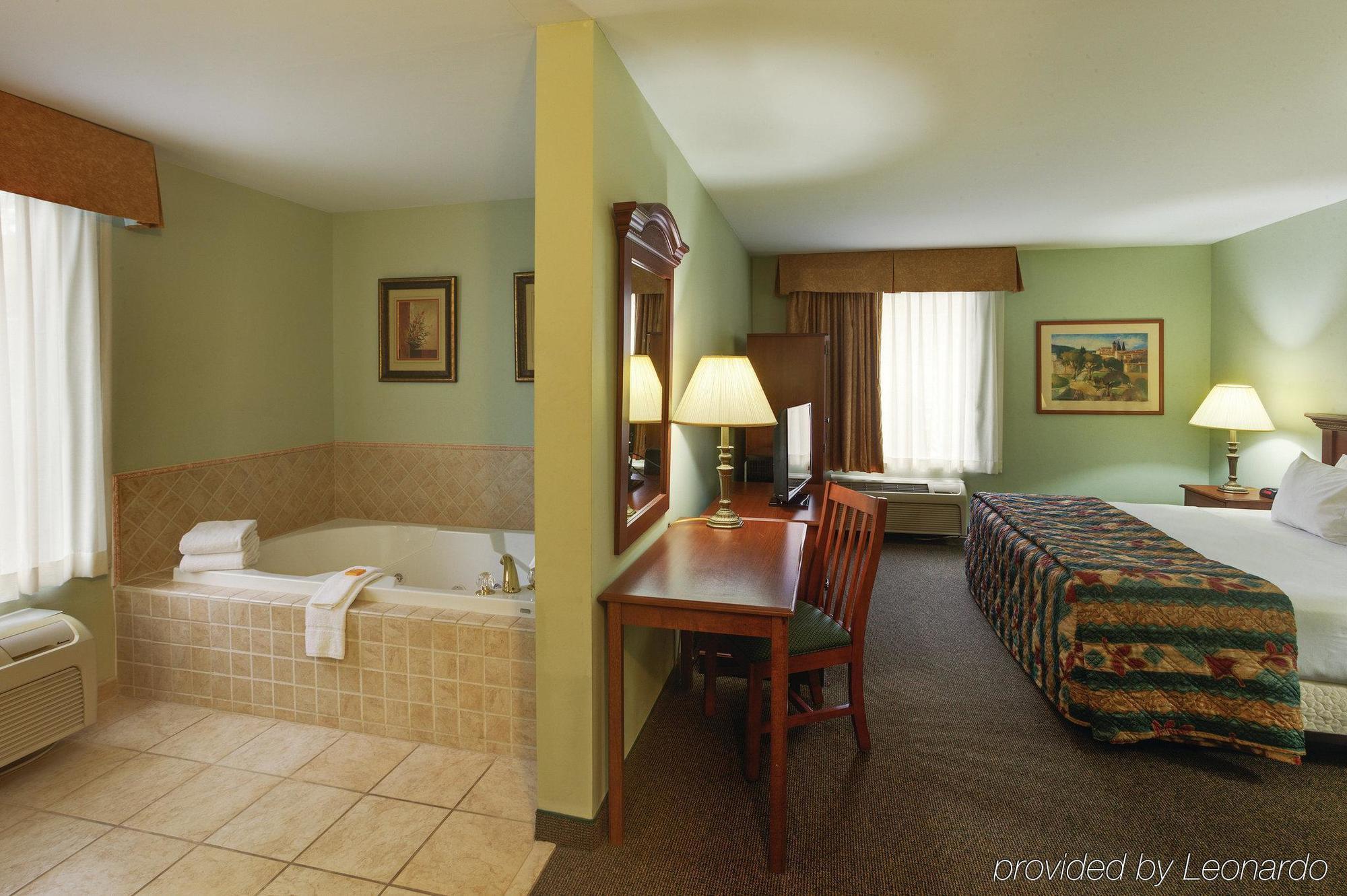 La Quinta Inn By Wyndham Radford Dış mekan fotoğraf